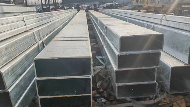 Desheng steels hot galvanized pipe on the ground