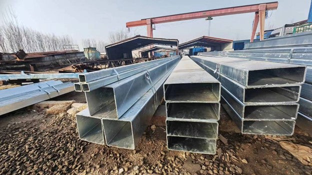 Desheng steels hot galvanized pipe or tube on the ground